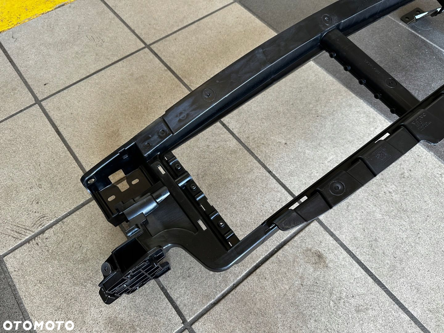 VOLVO XC60 II WZMOCNIENIE KIEROWNICA WLOT POWIETRZA PRZÓD 32345498 - 3