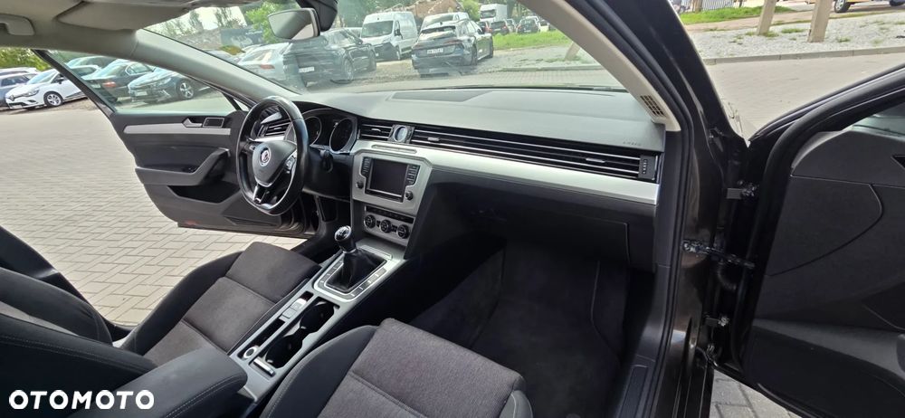Volkswagen Passat Variant 2.0 TDI BMT Highline - 38