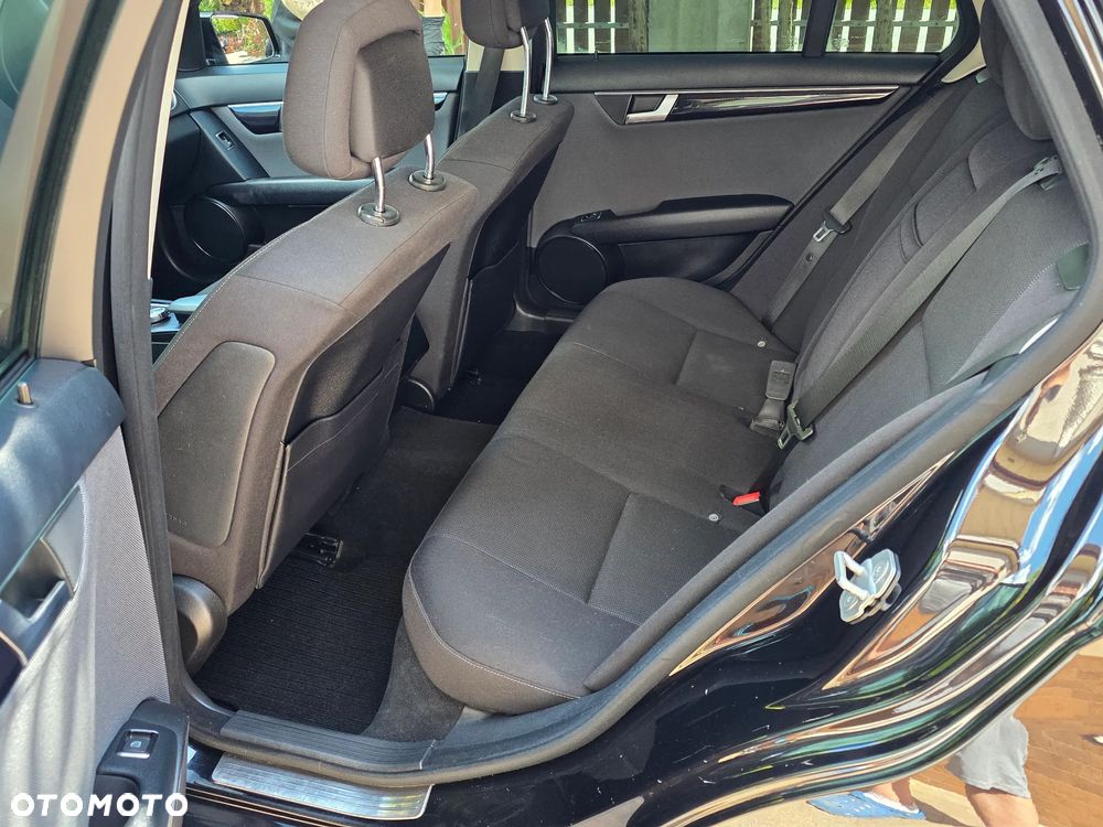 Mercedes-Benz Klasa C 180 BlueEFFICIENCY Elegance - 29