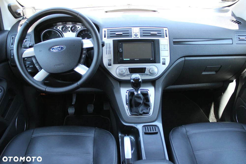 Ford Kuga 2.0 TDCi 2x4 Titanium - 26