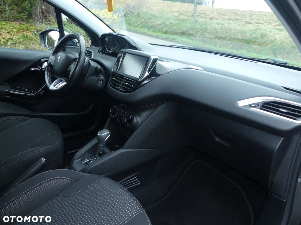 Peugeot 208 1.2 PureTech GPF Signature S&S EAT6 - 22