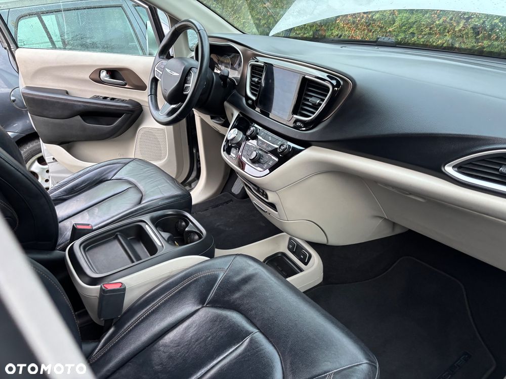 Chrysler Pacifica - 14