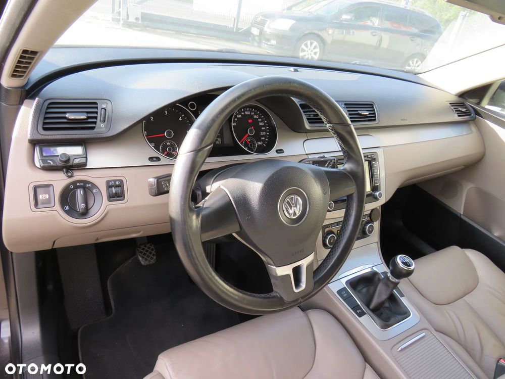 Volkswagen Passat Variant 1.6 TDI BlueMotion Technology Comfortline - 22