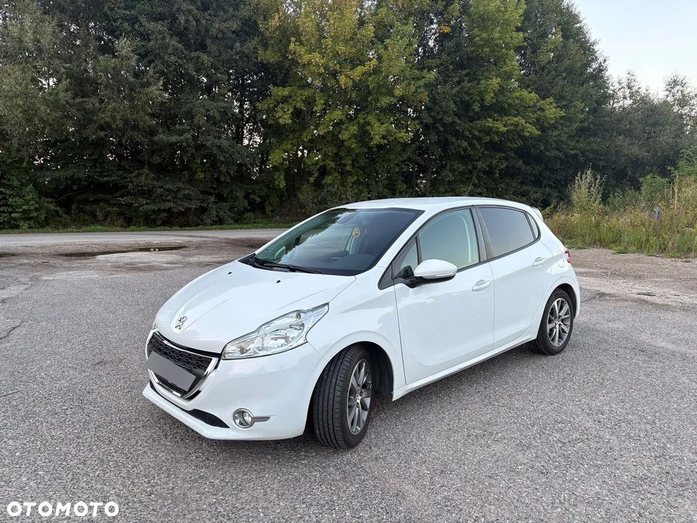 Peugeot 208 - 1