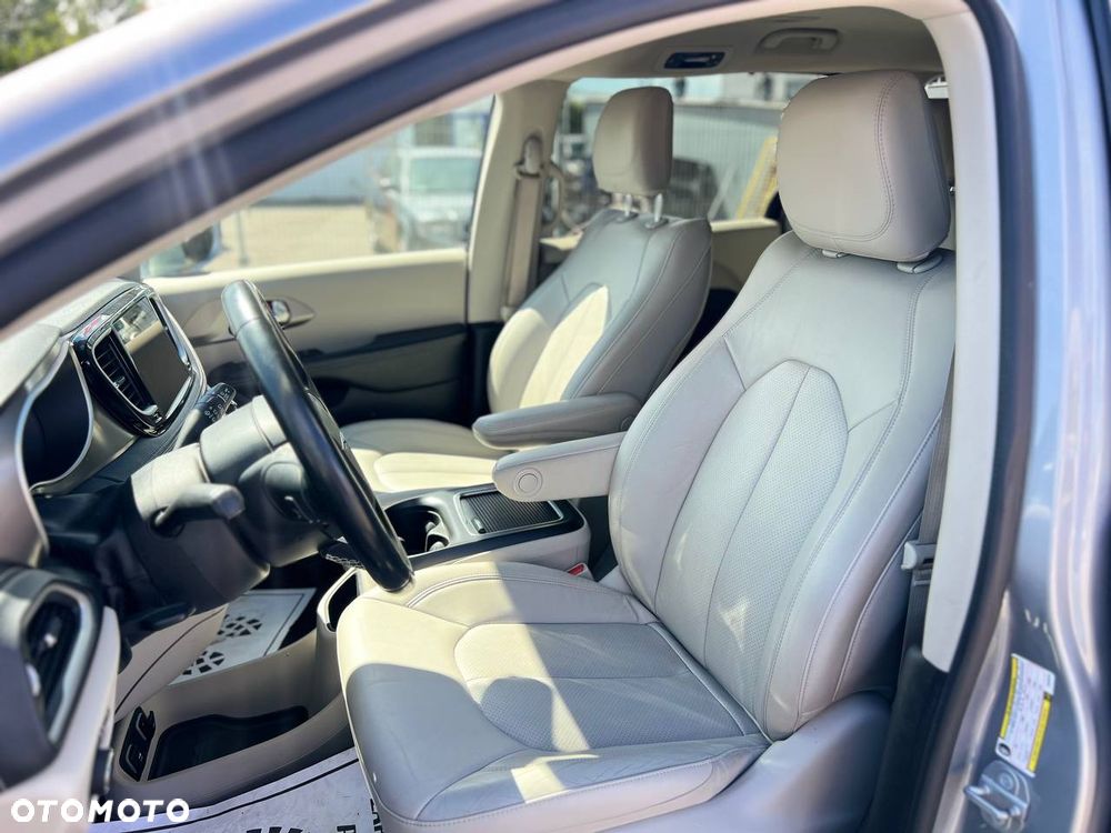 Chrysler Pacifica - 29