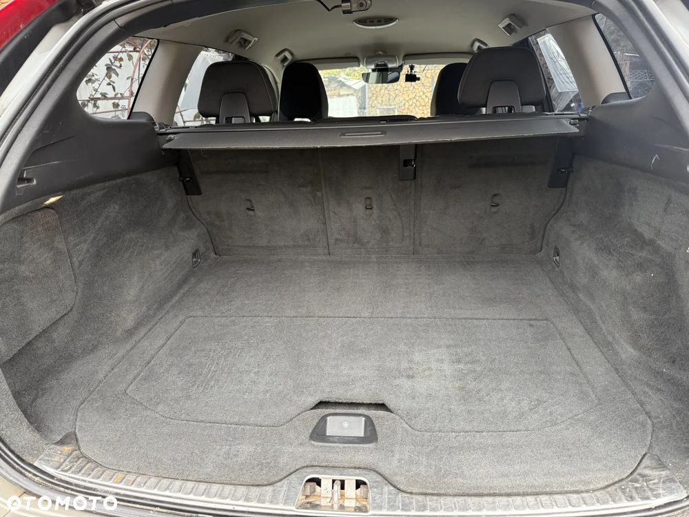 Volvo XC 60 D4 AWD Momentum - 9