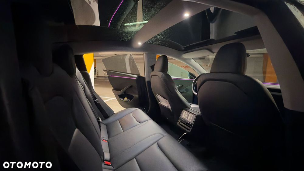 Tesla Model 3 - 8