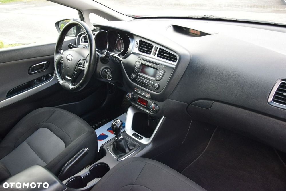 Kia Ceed 1.4 CVVT Dream Team Edition - 33