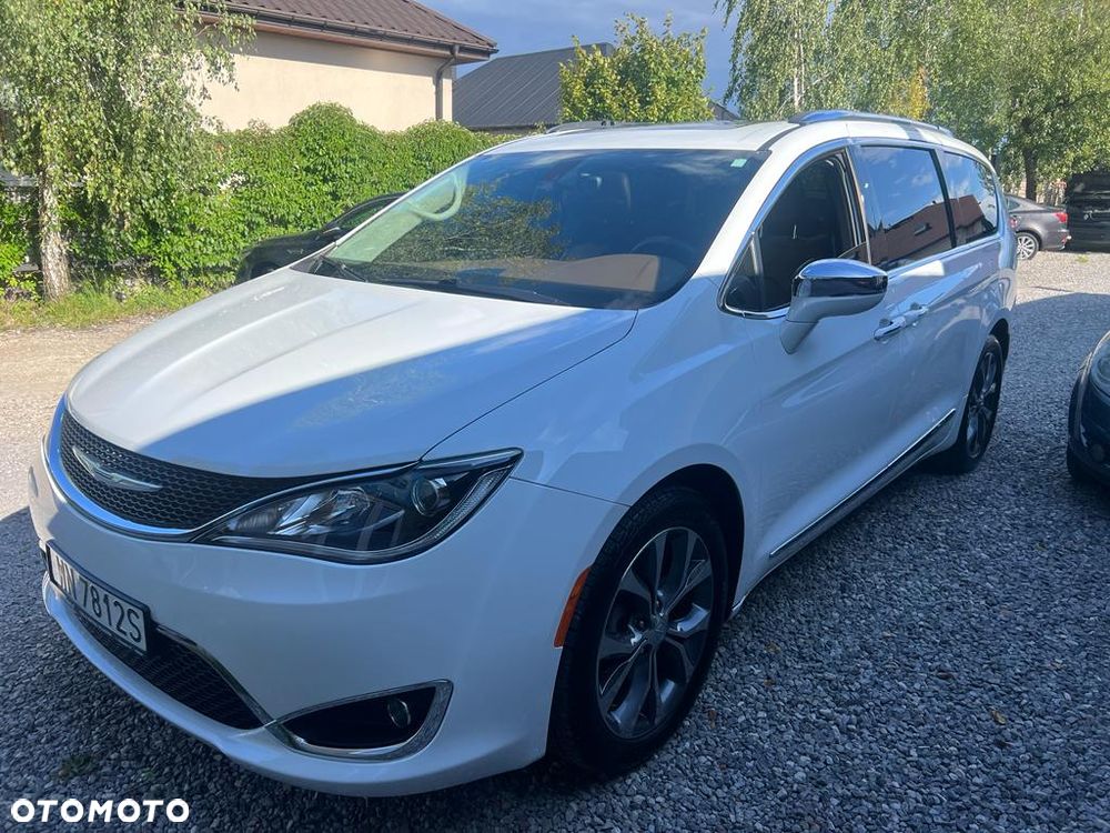 Chrysler Pacifica - 11