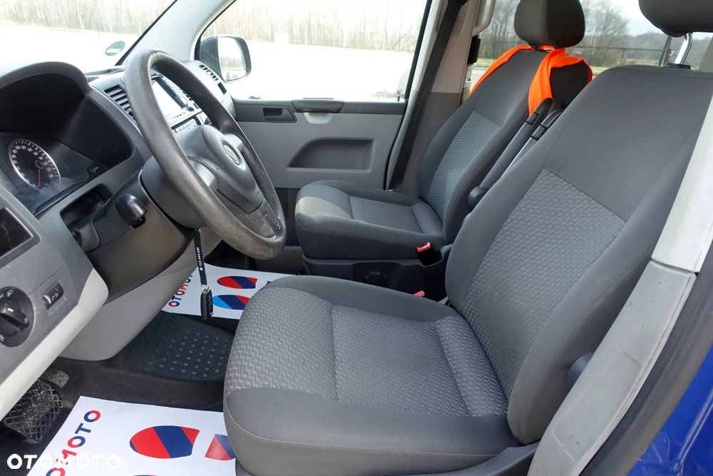 Volkswagen Caravelle - 10