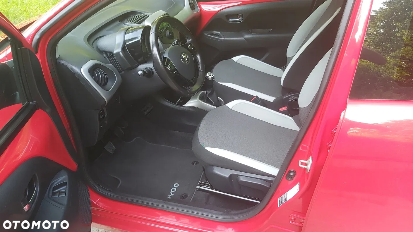 Toyota Aygo x-play - 24