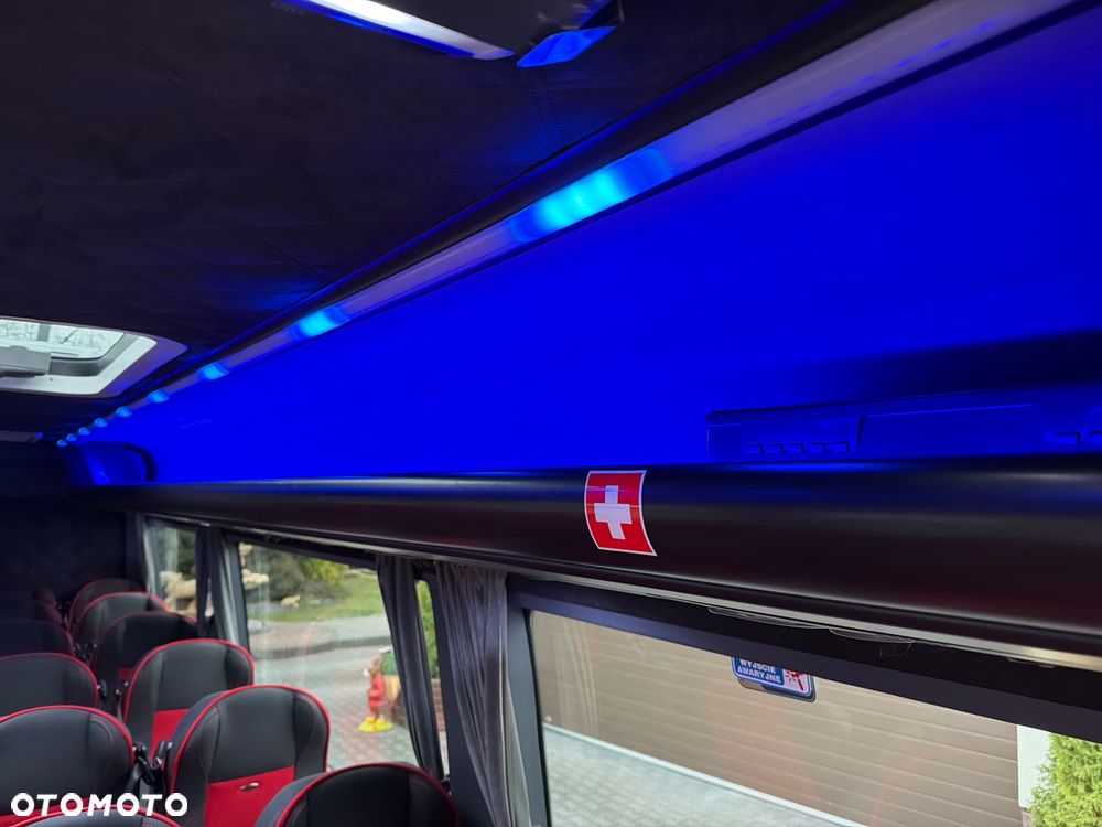 Iveco DAILY AUTOBUS 24 MIEJSCA / PRZEWÓZ OSÓB NIEPEŁNOSPRAWNYCH / KLIMA POSTOJOWA / WEBASTO / TELEWIZOR / LEDY W ŚRODKU KOLOROWE / Salon Polska/ Nowe Opony/Jak Nowe/Mały Przebieg/ - 32