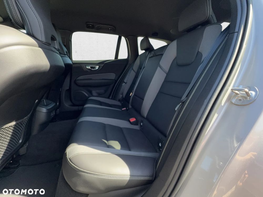 Volvo V60 B4 D Plus Dark - 23