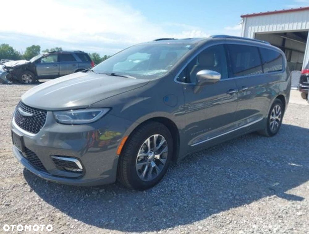 Chrysler Pacifica - 7