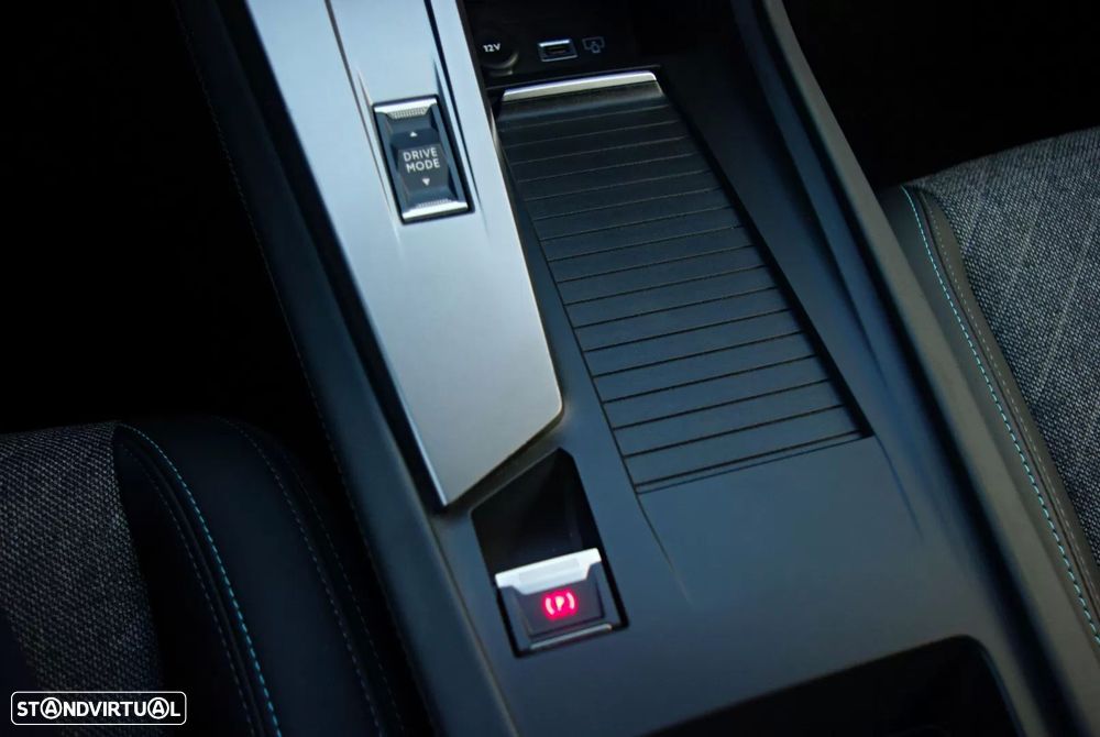 Peugeot 408 1.2 PureTech Allure EAT8 - 29