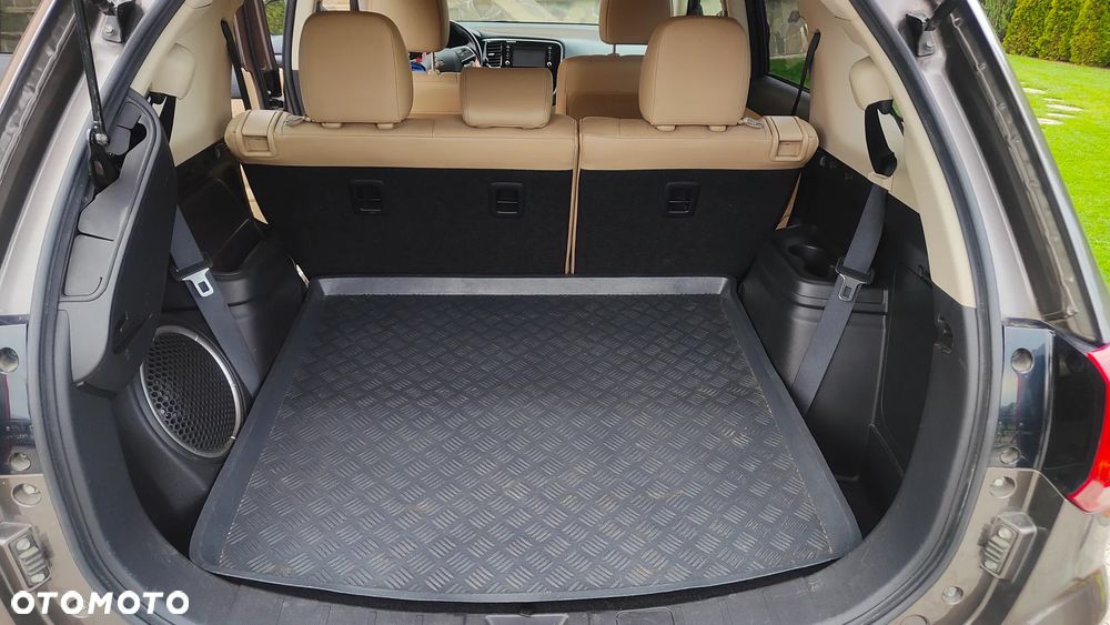 Mitsubishi Outlander - 11