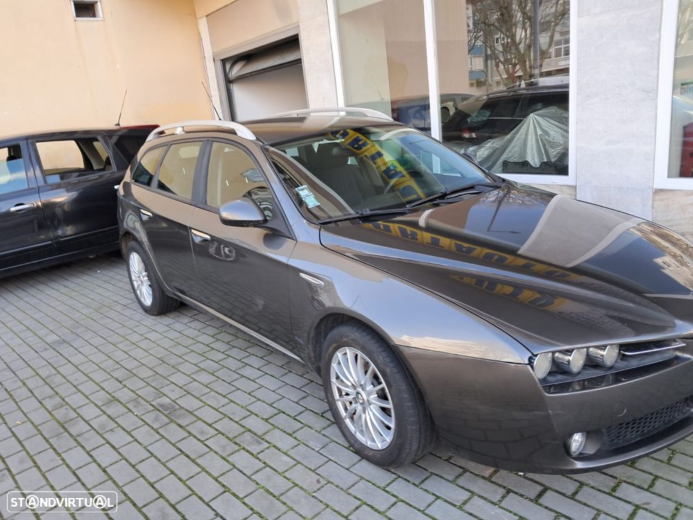 Alfa Romeo 159 Sportwagon 1.9 JTDm 16V Elegante - 4