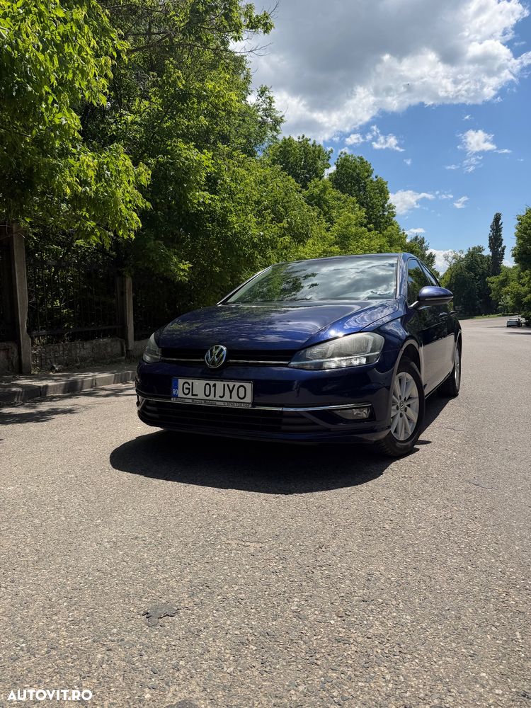 Volkswagen Golf - 1