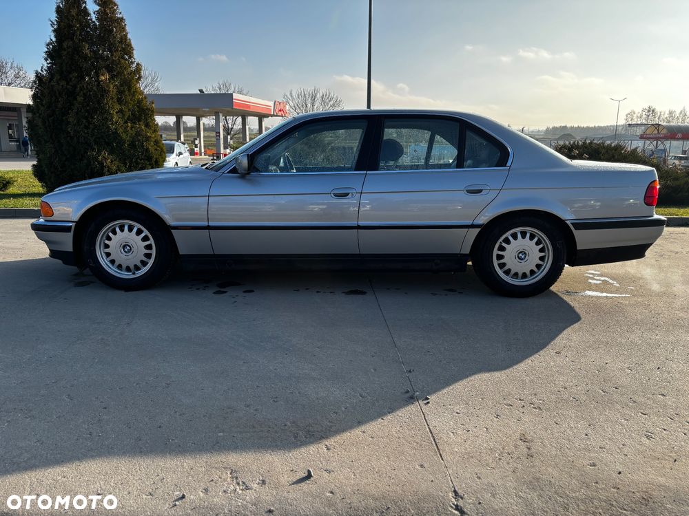 BMW Seria 7 740i - 3