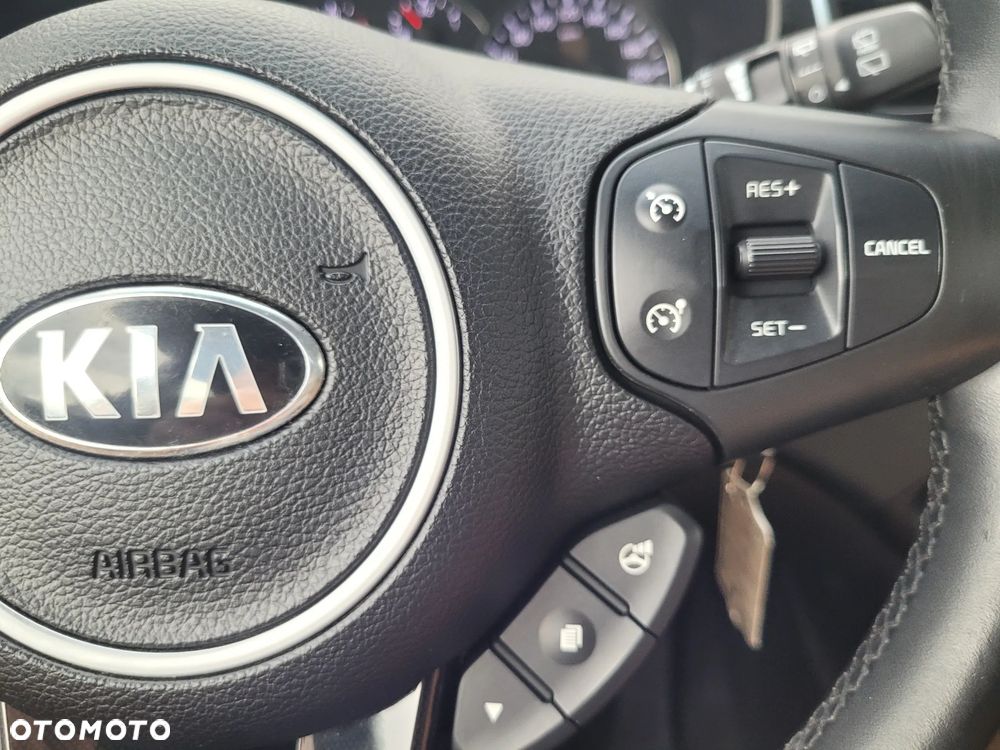 Kia Carens 1.7 CRDi 141 Dream Team Edition - 19