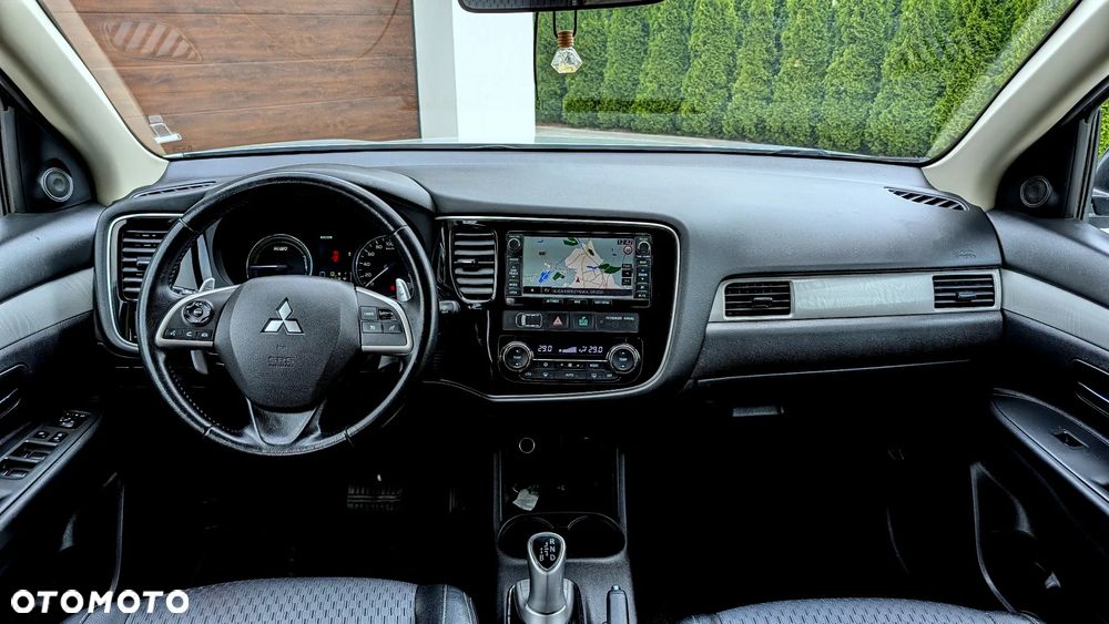 Mitsubishi Outlander Instyle NAVI + - 7