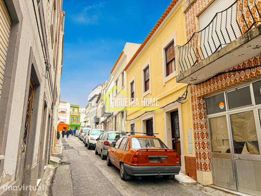 Moradia T3+T3 renovada a 100m da praia de Buarcos na Figueira da Foz - Grande imagem: 2/60