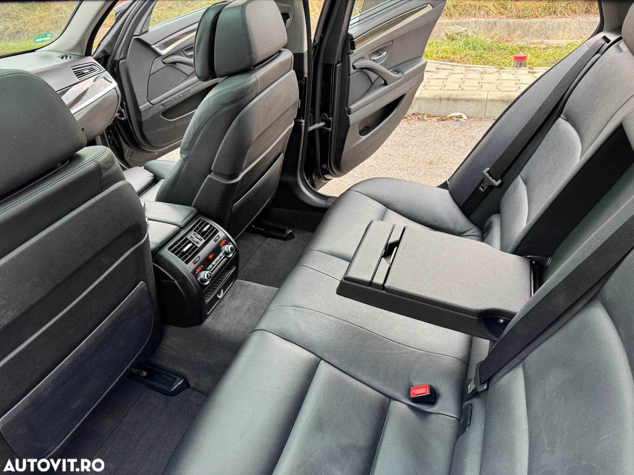 BMW Seria 5 525d Touring Aut. Luxury Line - 28