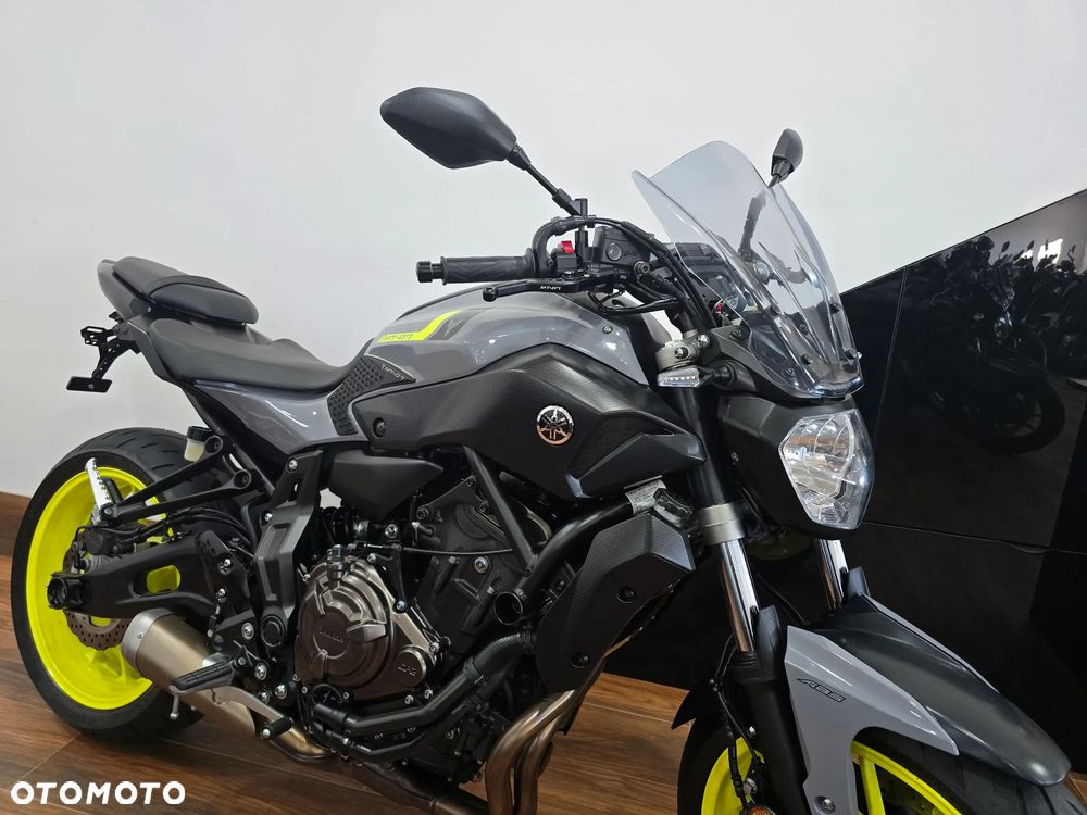 Yamaha MT - 27