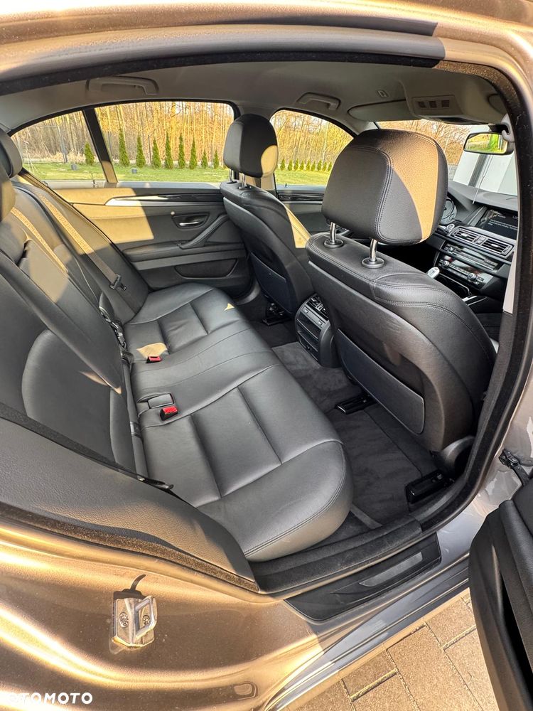 BMW Seria 5 525d xDrive - 17