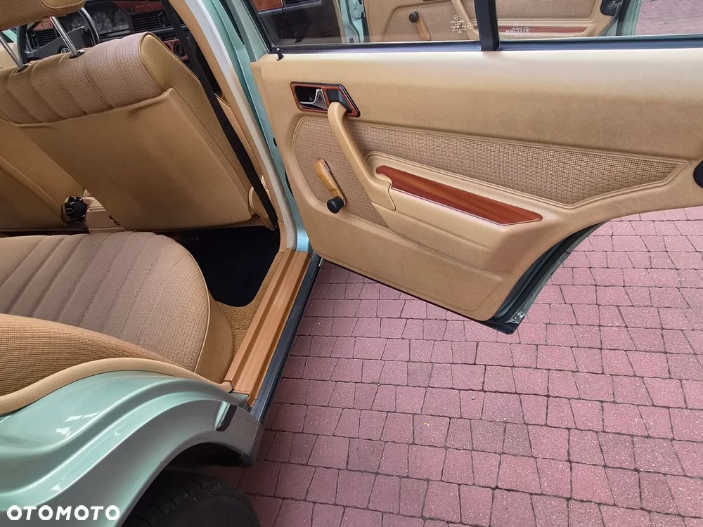 Mercedes-Benz W201 (190) - 22