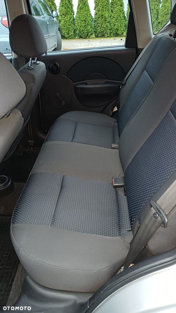 Chevrolet Aveo - 4