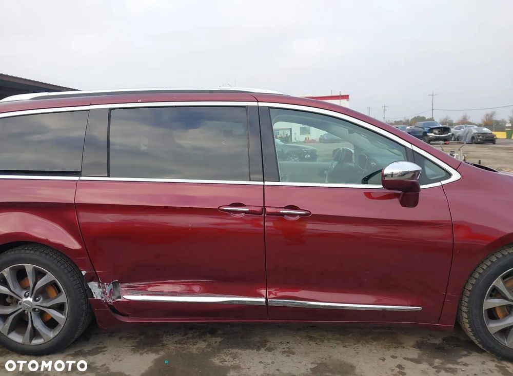 Chrysler Pacifica - 5