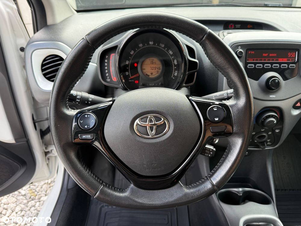 Toyota Aygo x-business - 17