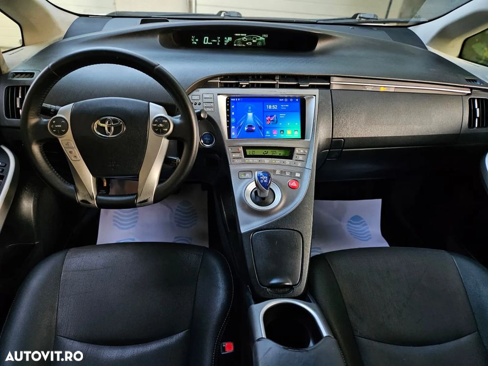 Toyota Prius (Hybrid) Comfort - 12
