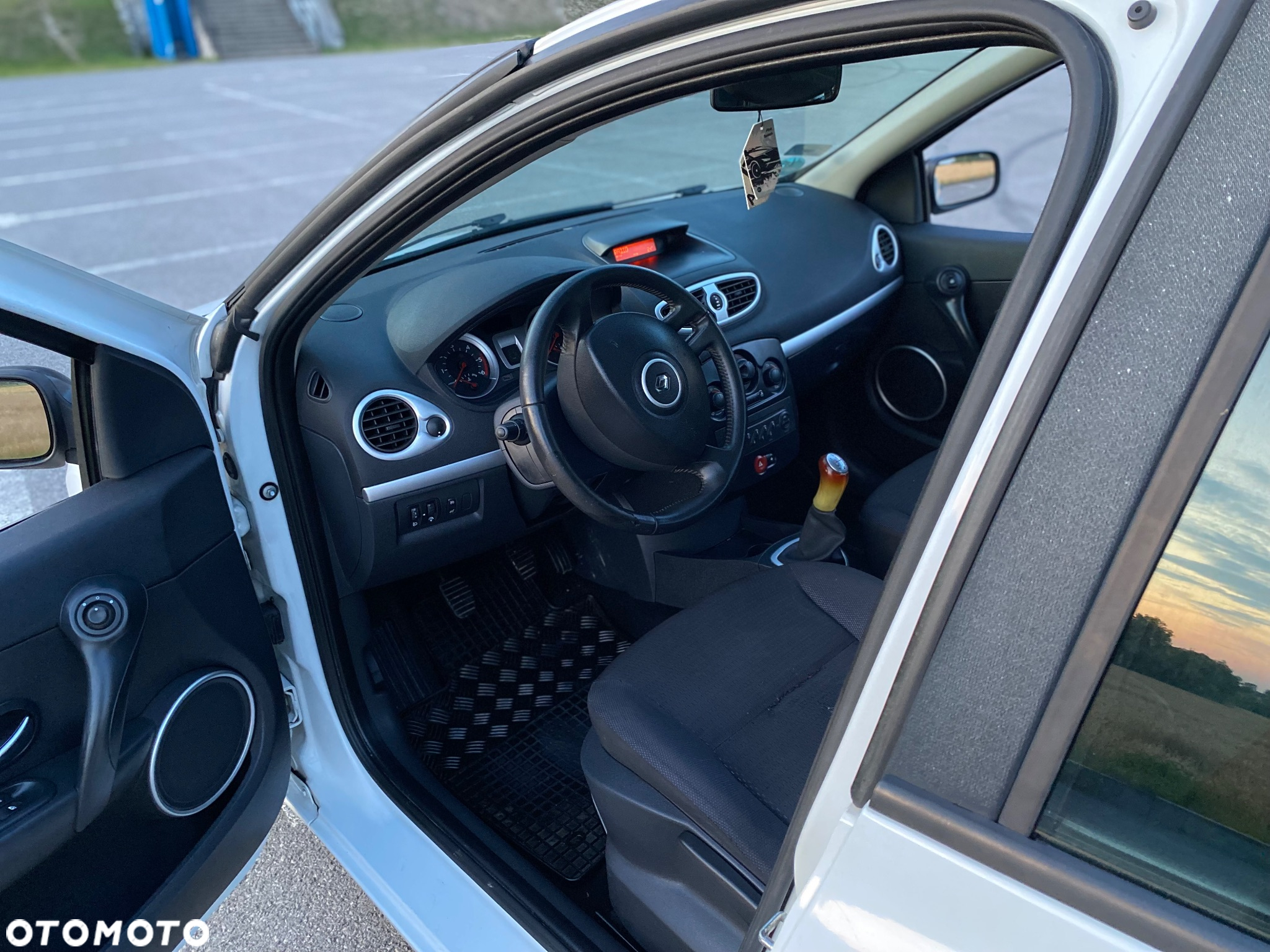 Renault Clio - 11
