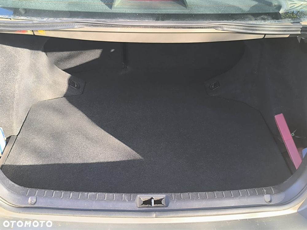 Toyota Avensis 2.0 D-4D Sol - 9