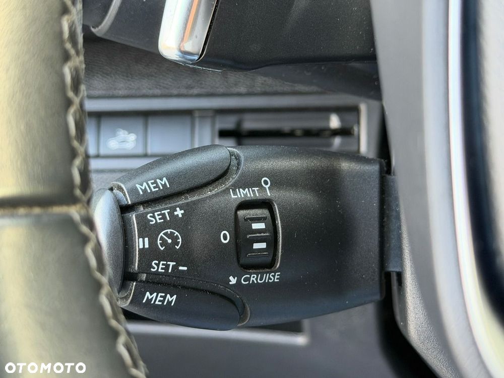 Peugeot 3008 BlueHDi 130 Stop & Start EAT8 Allure - 23