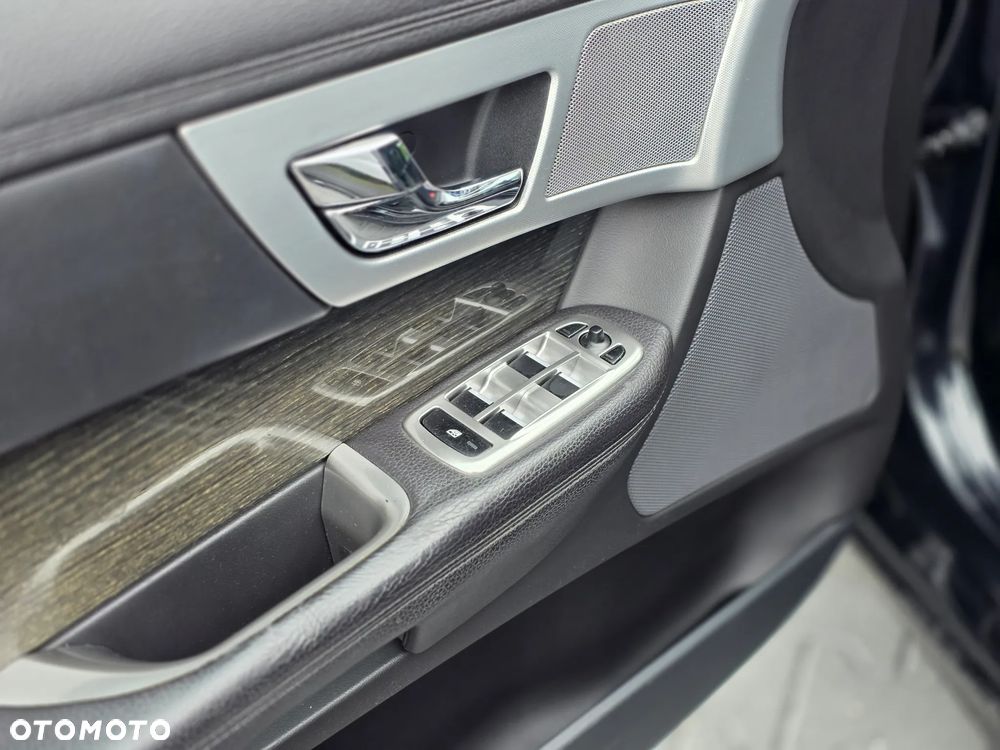 Jaguar XF 2.2 - 32