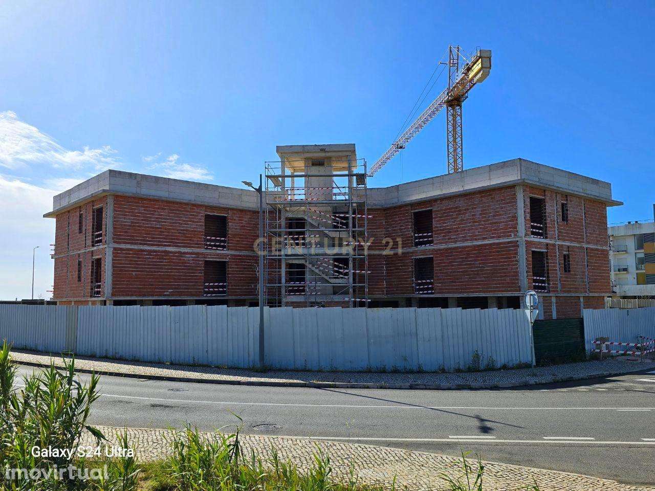 Magnífico apartamento T2+1 de luxo em fase de construção na Meia Praia - Grande imagem: 2/7