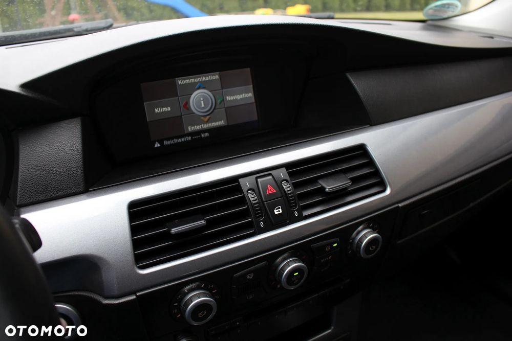 BMW Seria 5 523i Edition Exclusive - 17