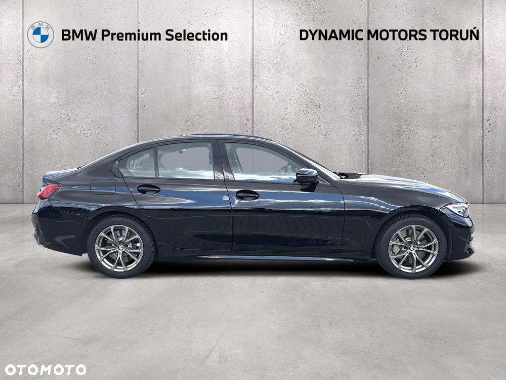 BMW Seria 3 330i Sport Line sport - 9