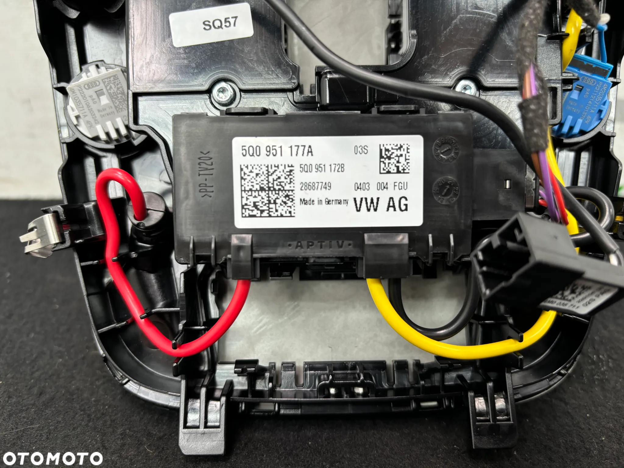AUDI A4 B9 A5 F5 8W S-LINE LAMPKA PODSUFITKI PRZEDNIA PRZÓD 4K0947135AE 4M0947111 8W0947111 - 4