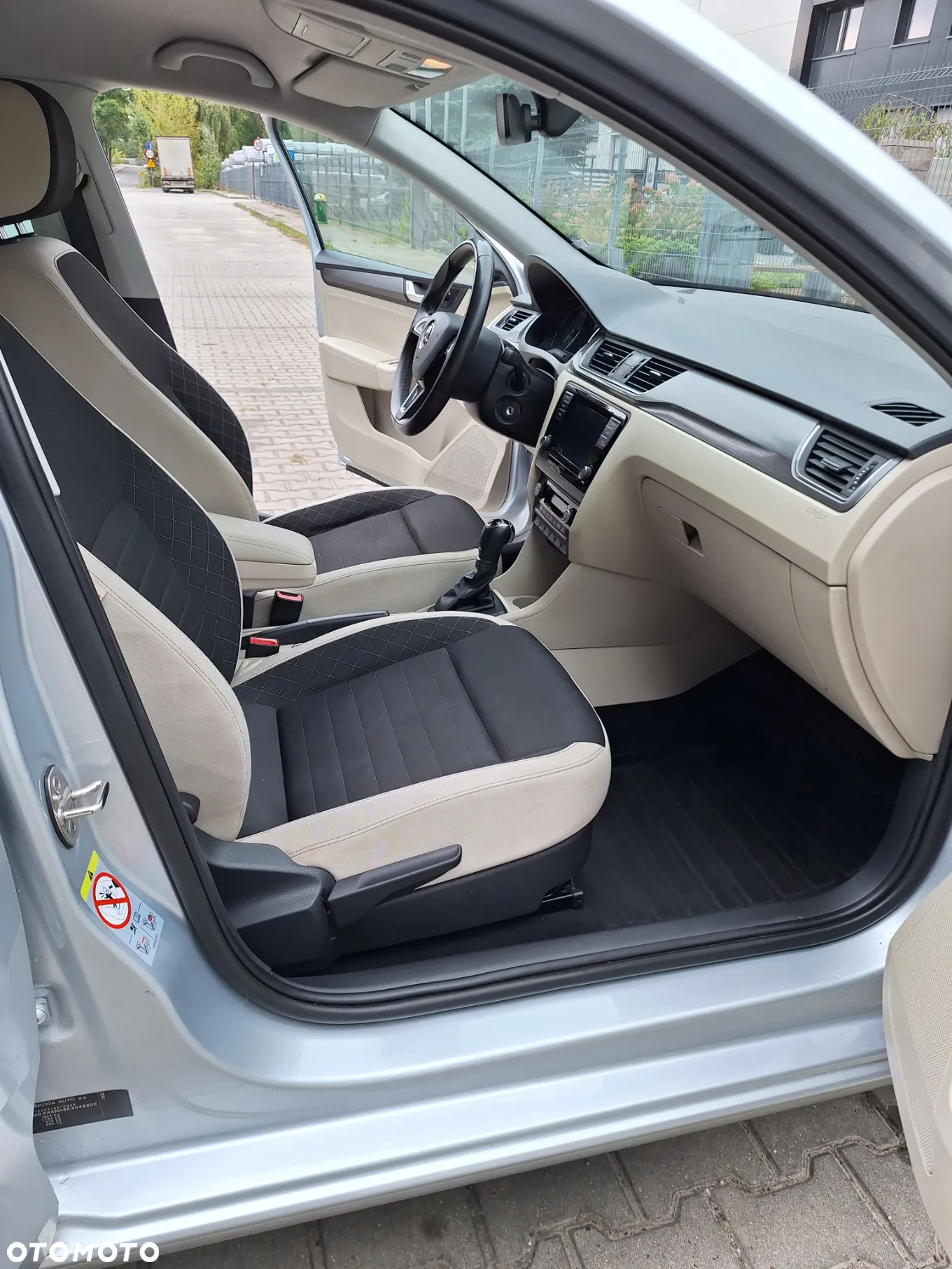 Skoda RAPID 1.0 TSI Style DSG - 11