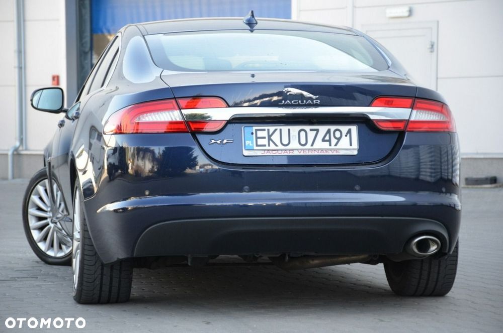 Jaguar XF - 12