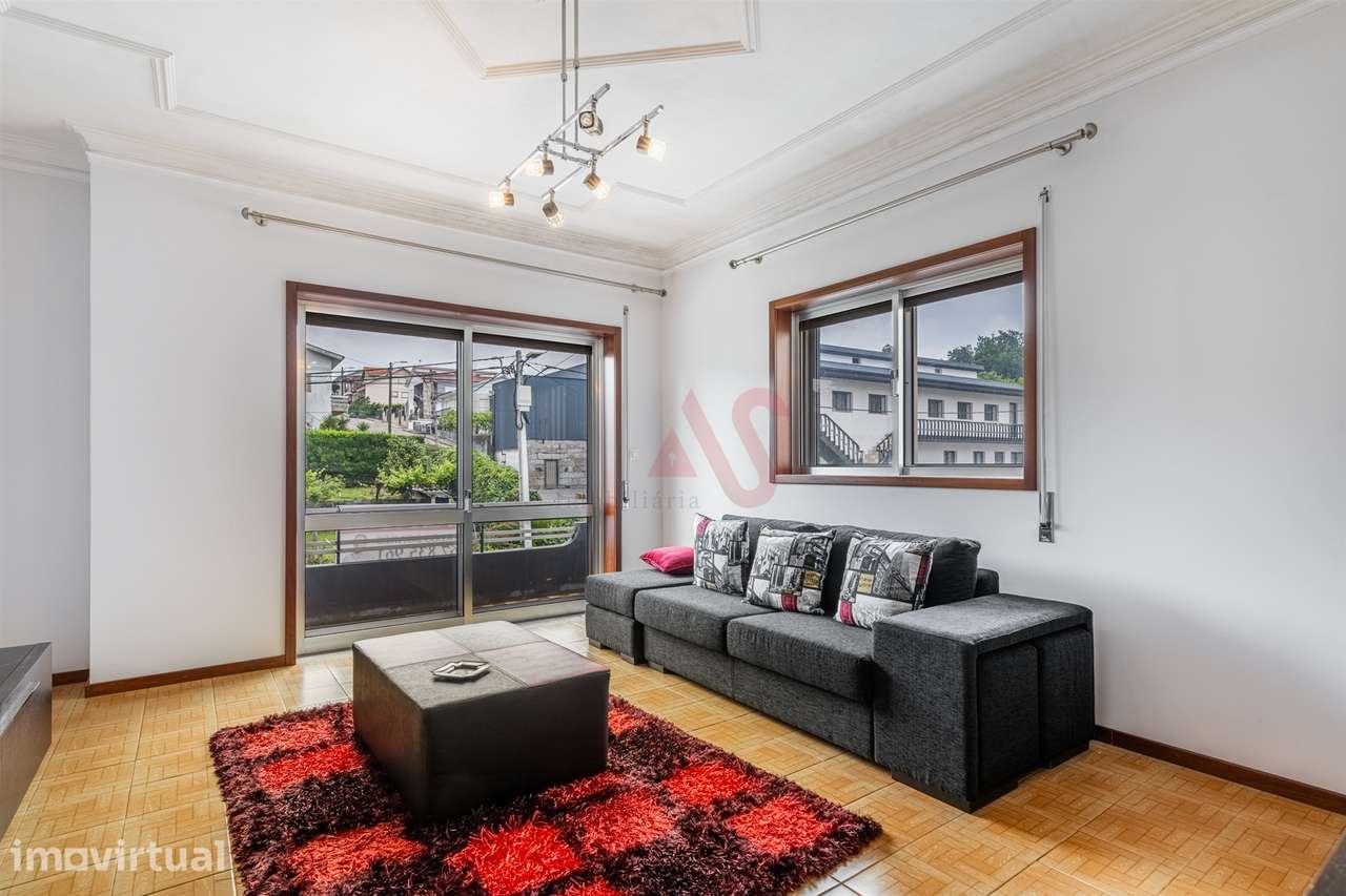 Moradia T3 em Sobrosa com Piscina e Espaço Comercial - Grande imagem: 5/40