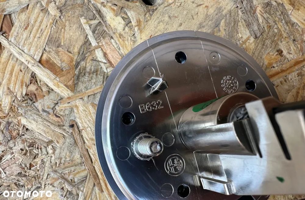 Emblemat Guzik Mikro styk Przycisk Klapy Bagażnika Tył Alfa Romeo Giulietta Mito 159 - 7
