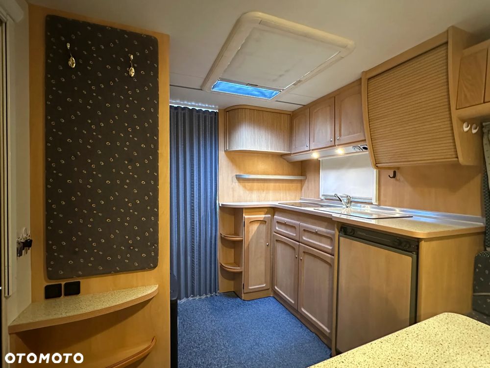 Burstner 500 VENTANA z napędem i markizą kasetową THULE. - 13