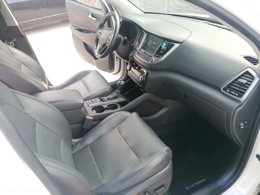 Hyundai Tucson 2.0 CRDi 4WD Automatik Style - 11