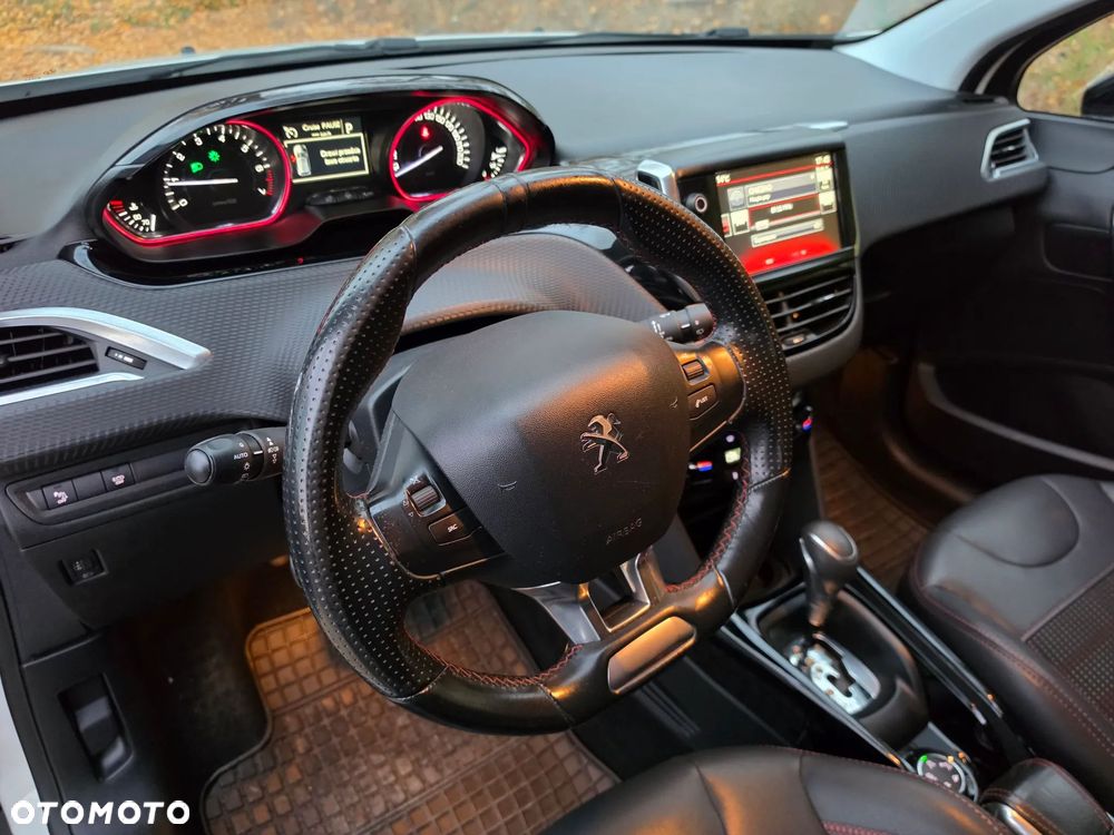 Peugeot 2008 PureTech 110 Stop&Start EAT6 GT-Line Edition - 8