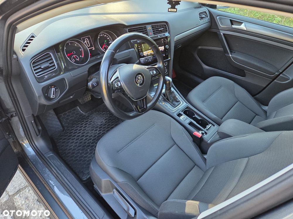 Volkswagen Golf - 8
